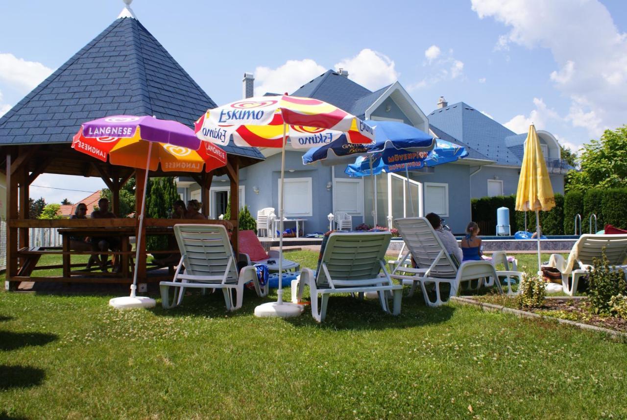 Kek Vendeghaz Family Resort Gyenesdias Exterior photo