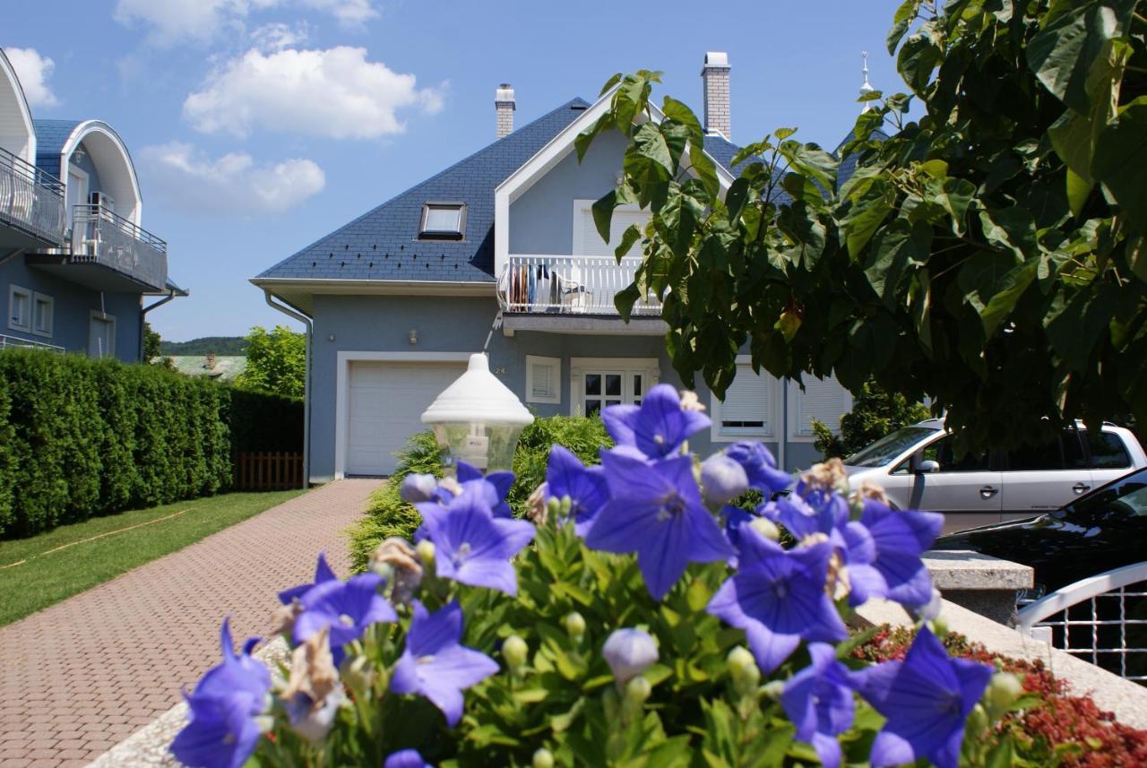Kek Vendeghaz Family Resort Gyenesdias Exterior photo