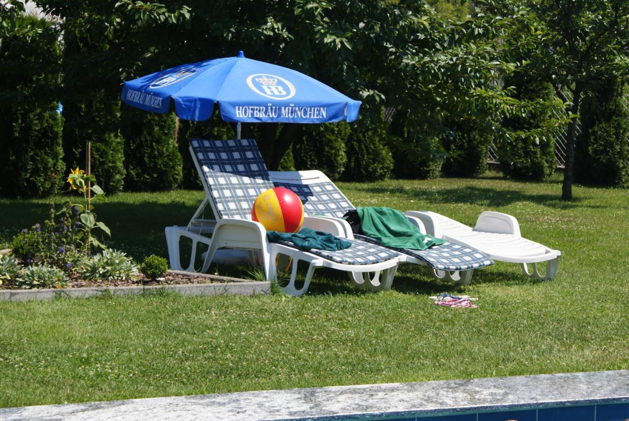 Kek Vendeghaz Family Resort Gyenesdias Exterior photo
