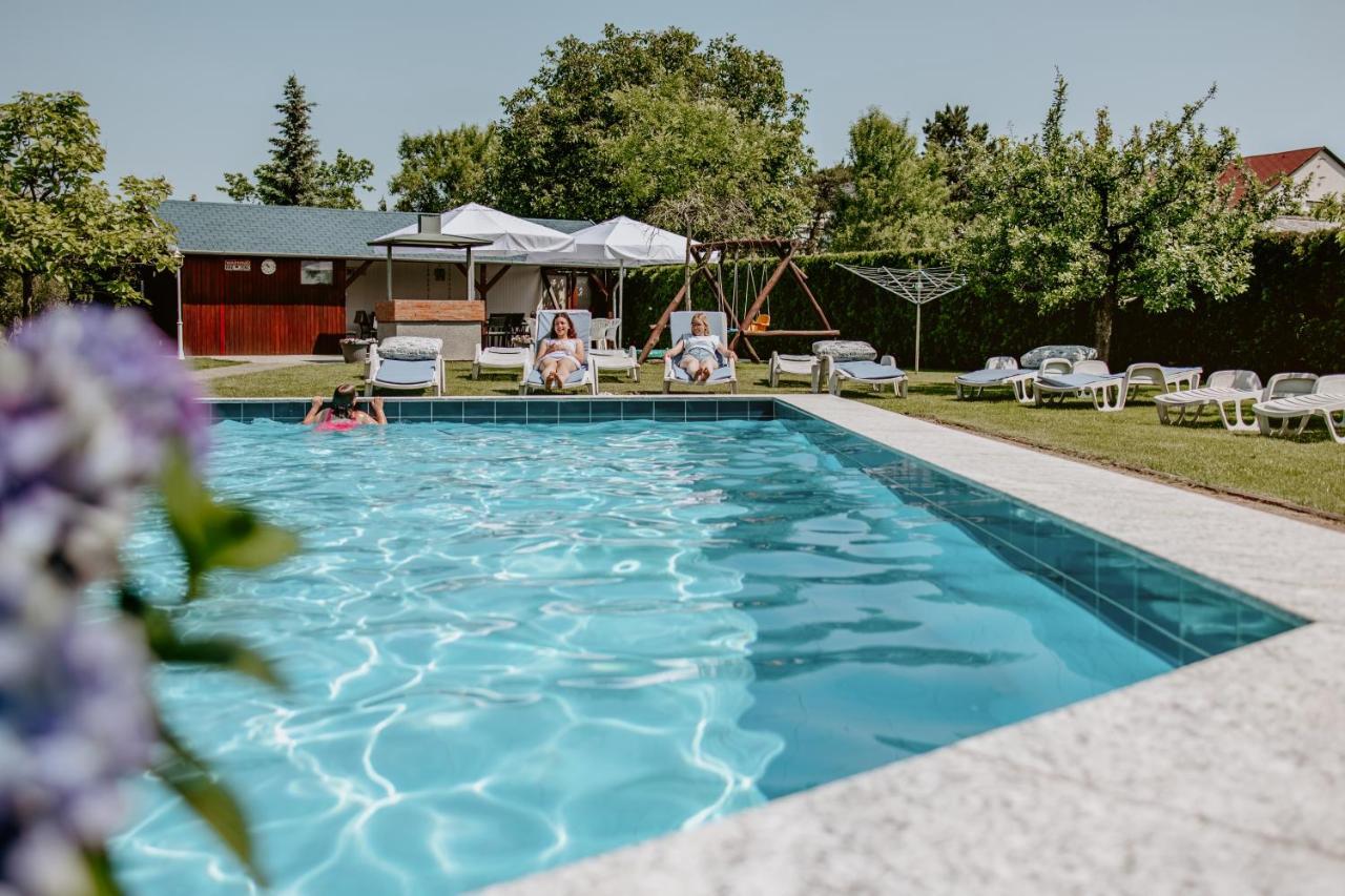 Kek Vendeghaz Family Resort Gyenesdias Exterior photo